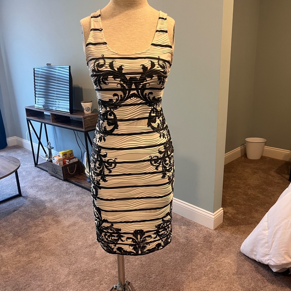 VENUS Black and White Bodycon Midi Dress